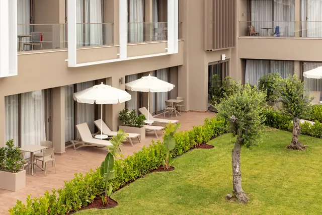 Prive Side Suite & Spa Hotel bahçesi