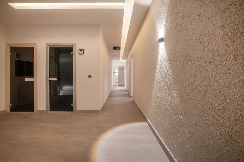 Giyinme odalarına açılan koridor, Prive Side Spa